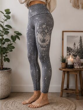 Teeki Celestial Wolf Print Yoga Leggings